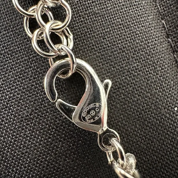 CHANEL Classic CC Pearl Choker Necklace - Picture 5 of 6